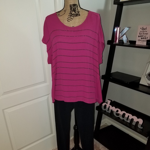 Hi-lo cap sleeve top - plus size - Picture 2 of 7